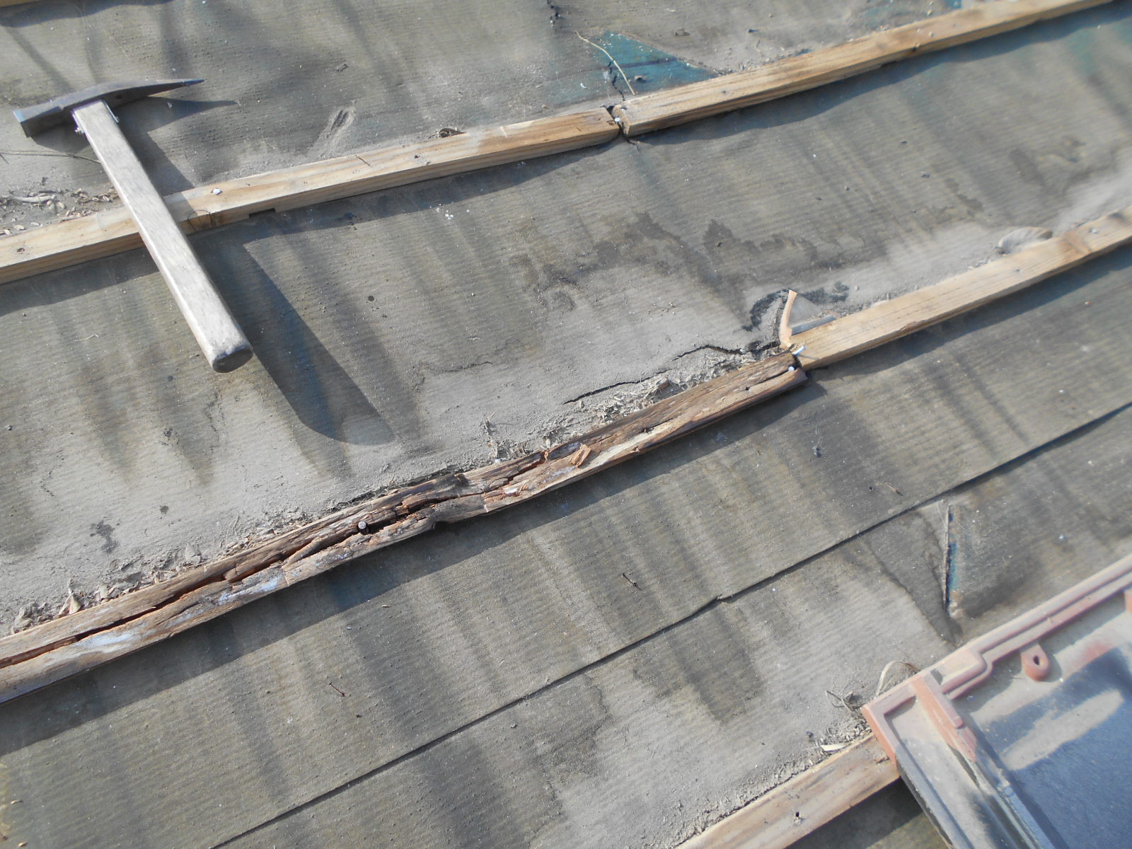 松阪市で雨漏り屋根修理