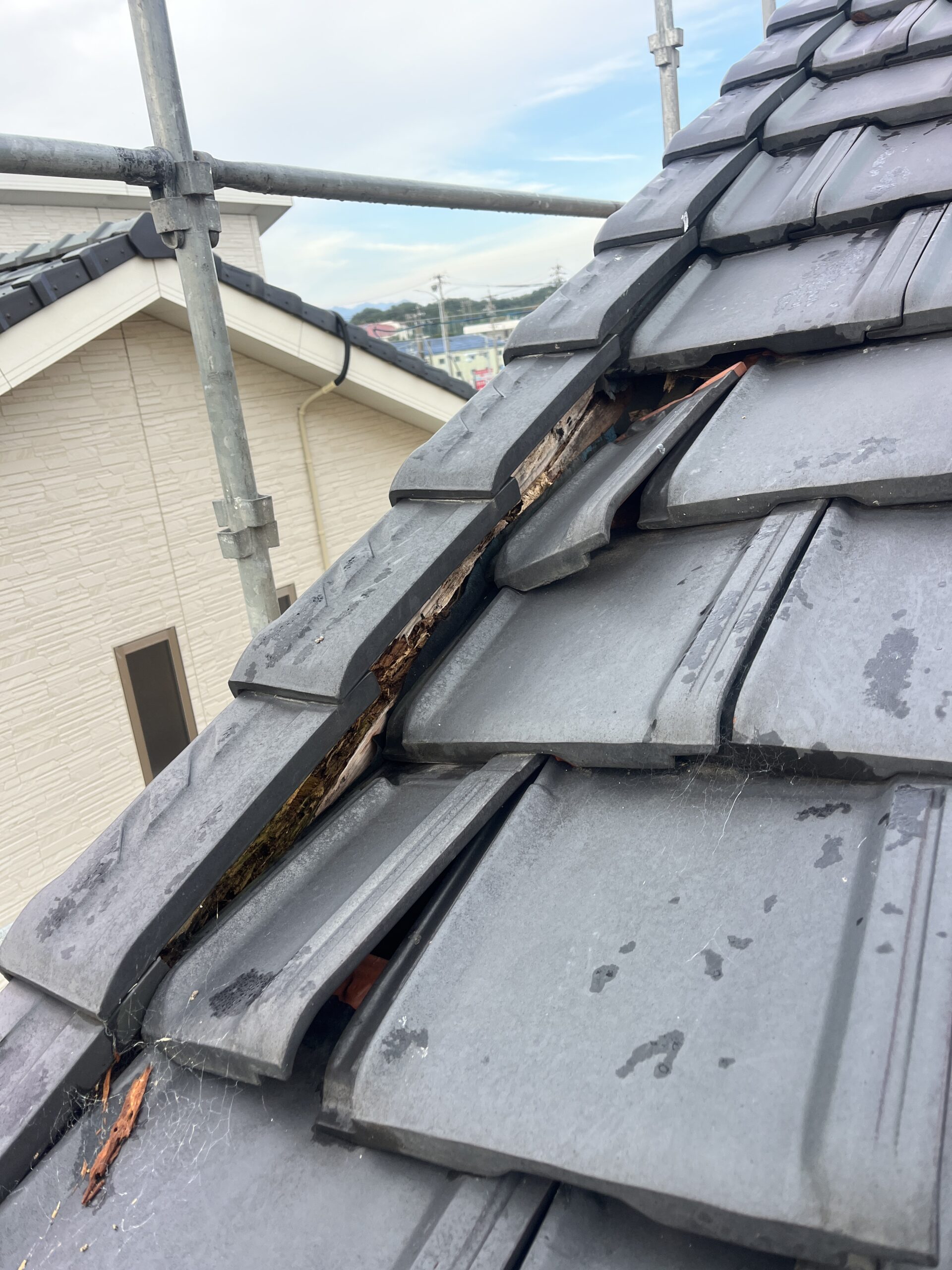 津市河芸町で平板瓦屋根修理