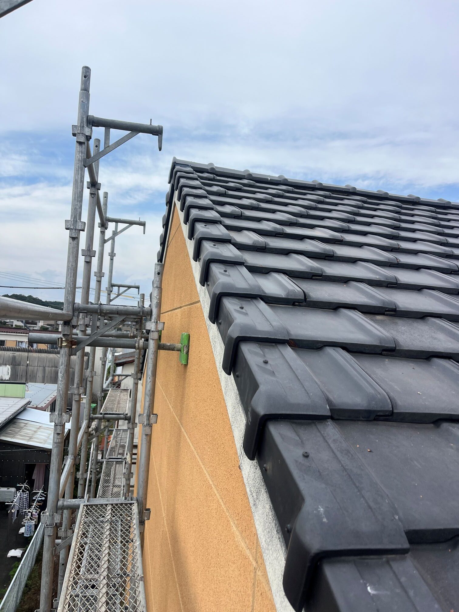 津市河芸町で平板瓦屋根修理