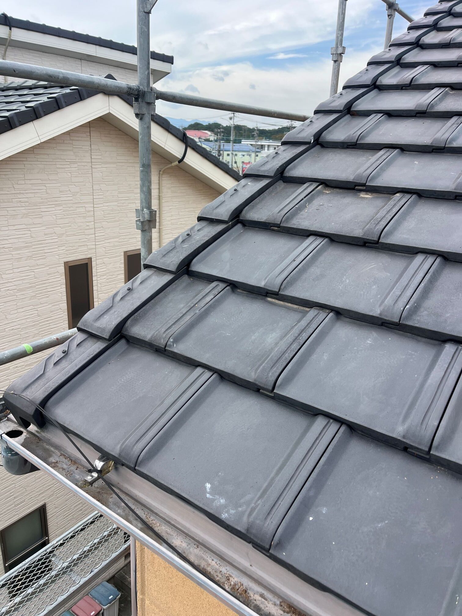津市河芸町で平板瓦屋根修理